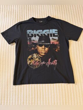 NOT FOR SALE
Old Navy Notorious Big Biggie Smalls Life After Death Graphic Tee L